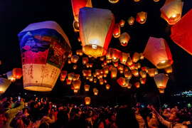 平溪（ピンシー）国際天灯祭り
