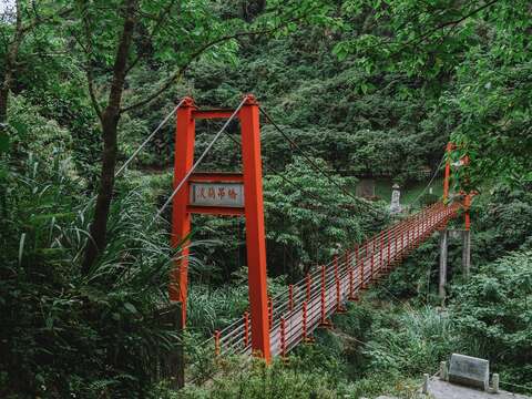 踏上朱紅色淡蘭吊橋來場淡蘭古道南路之旅