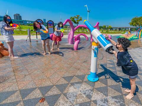 新北大都會公園於4月3日起開放以台灣海洋生物為主題的「海世界水樂園」(照片由新北市政府水利局提供)