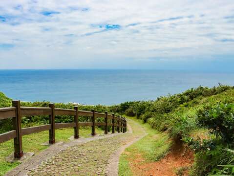 靜靜享受360度絢麗海景的三貂角步道，吹著海風也欣賞遼闊海景。