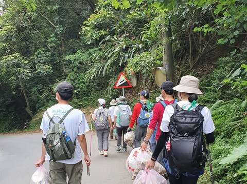 圖二 新北淨山活動推廣守護新北山林，大家攜手合作一起來