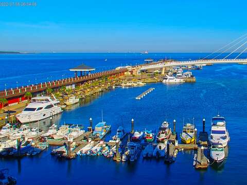 充滿朝氣的夏日海港