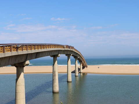 福隆海水浴場結合海洋與得天獨厚的內河地形