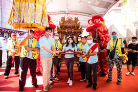 恭迎义民爷进会场