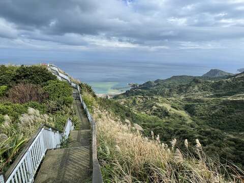 报时山步道是九份山城轻松赏芒花首选步道