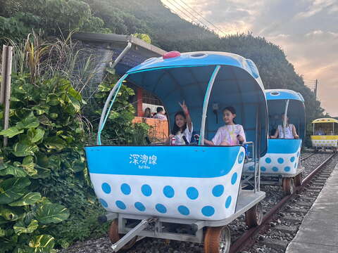 淨灘完，體驗鐵道行車，來場「燦爛夏夜山海騎」。