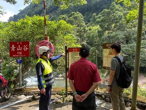 新北市政府水域巡查小组进行水域安全宣导