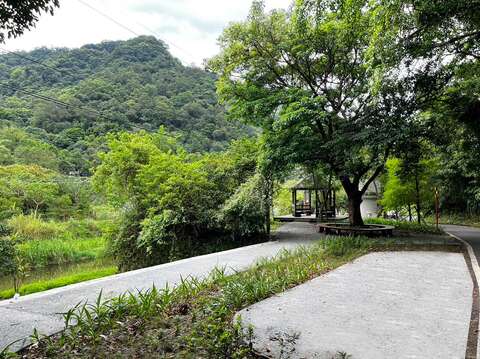 牡丹十三層親水公園以透水鋪面鋪設提供無障礙通行環境