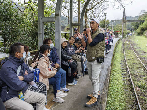 蛇年好旅遊「699體驗遊」，規劃4條深度導覽路線，由在地嚮導帶領大家走訪平溪、十分及菁桐等各大景點。(圖為2024年資料照)