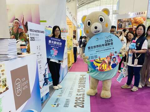 新北馆发挥创意巧思，於高雄旅展唯一地贴强势宣传双北世壮运