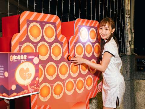 三大必拍打卡点：结合金山岩月老信仰与科技互动的《签愿心灯》