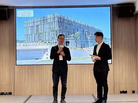 新北市观旅局局长杨宗珉於新加坡推介会介绍新北市必访景点与特色玩法。