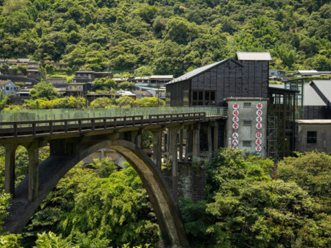 新北市「双百年环线」将猴硐、三貂岭、牡丹等百年聚落串联为「三牡猴双百年聚落」，交织百年铁道与淡兰古道，展现独特在地风貌。