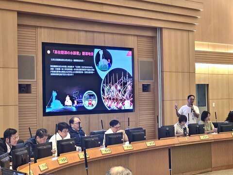 新北市觀光旅遊局今（12）日於市政會議中以「建設新亮點、觀光心串連」為題進行專題報告，說明以重大建設帶動城市觀光的策略方向。