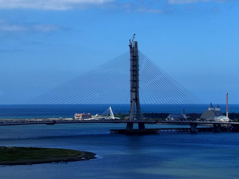 採用4K高畫質攝影機直拍淡江大橋