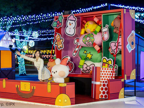 時光任意箱有可愛的LINE FRIENDS minini角色和大家美拍，留下美好回憶！