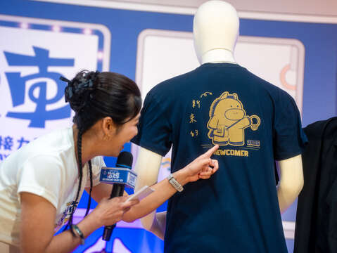 今年新生追友有機會獲限量『新來的』潮流造型棉T