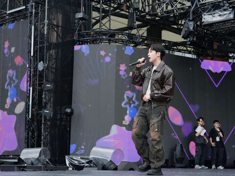 「巨星耶誕演唱會—The Greatest Show」彩排首(11)日，由李東軒率先登場。