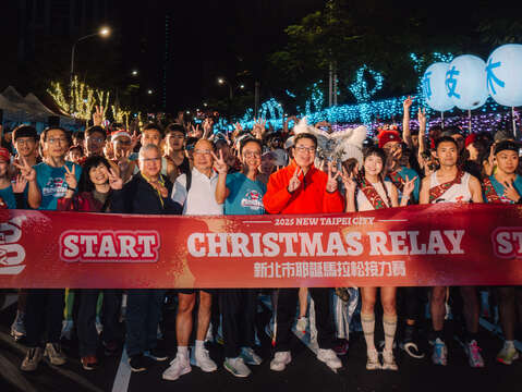 劉和然副市長一早特地到現場替跑者加油打氣
