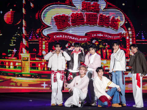 F.F.O演唱〈管不住自己〉等曲目。