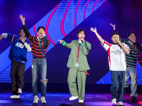 陈汉典幽默魅力赢得观众大声叫好、掌声不断！