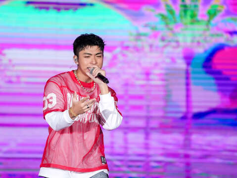 王ADEN深情詮釋展現細膩情感層次，加上獨特嗓音與抓耳旋律，深深牽動臺下觀眾情緒。