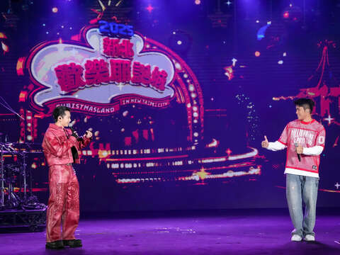 高爾宣OSN更特別邀請好友王ADEN合作演出〈Hold On〉，兩人驚喜合體，引發全場粉絲狂熱尖叫