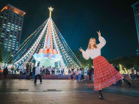 隨著耶誕節慶氛圍逐漸升溫，邀請大家呼朋引伴一起來感受趣味繽紛的冬季馬戲耶誕盛典。