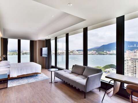 八里福朋喜來登酒店-坐落於淡水河畔，擁有舒適現代客房與精緻餐飲，並提供旅客享受河景美景與休閒放鬆的極致體驗。(活動贊助廠商)