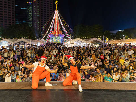 「童乐马戏嘉年华」汇集多元儿童剧场、马戏杂耍与互动表演内容，吸引大量亲子家庭於假日间造访。