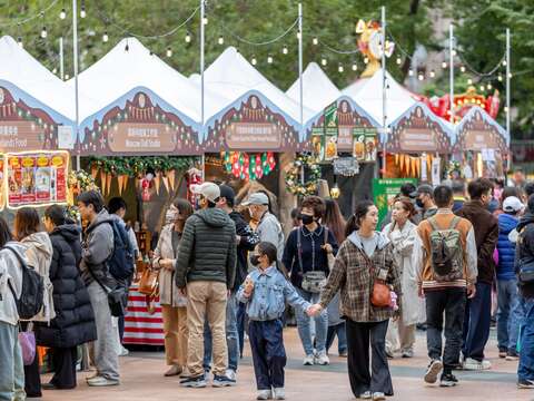 深受民众喜爱的「Freunde willkommen！德国耶诞市集」同样展现高度吸引力，让各国游客在城市中感受浓厚欧式耶诞氛围。