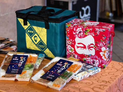 鬍鬚張推出平溪天燈節限定包裝便當，於雙北地區10家分店限量販售，並贈送限量版平溪天燈束口袋。