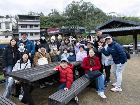 有兴趣的民众可於2月14日（六）前至「2026新北市平溪天灯节」官方网站查询与报名699在地小旅行。(图为2025年日治巡古线资料照)