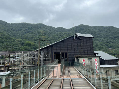 春節期間特別開放之無障礙坡道，讓長者與幼兒皆能輕鬆進入整煤廠核心區域。