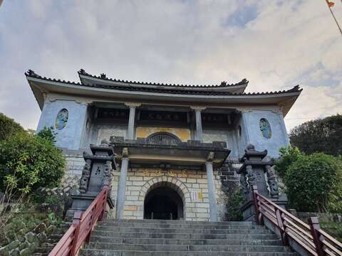 林蔭健走圓通寺，祈福體驗自然與文化之美