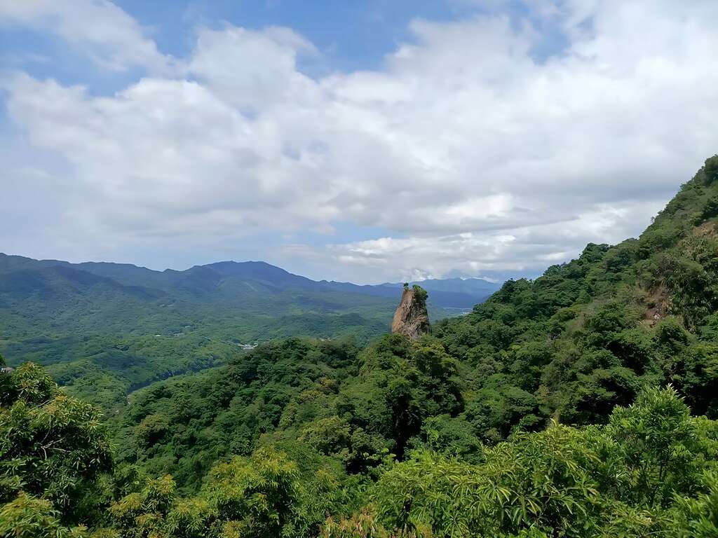 遠眺孝子山群峰石筍地形宛如小黃山
