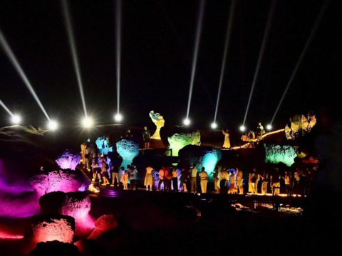 新北市春季夜間藝術與光影活動同樣亮點十足，民眾可前往野柳夜訪女王頭，欣賞光影藝術與自然地景交織的夜間景觀。