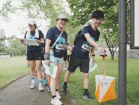 「雙人體驗組」鼓勵跑友結伴同行，在探索路徑中體驗分工合作與同心協力的完賽樂趣。（圖為2025探旅新北定向越野資料照）