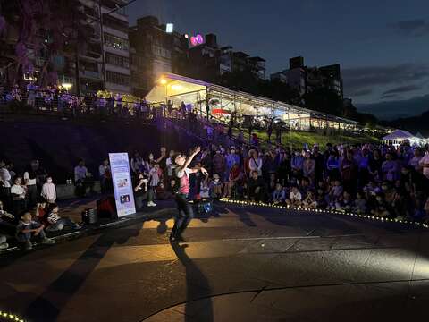 欢迎亲子在水舞期间的周末，来到碧潭享受由DCC碧潭广场规划的街头艺术飨宴，一同在水岸边共度精彩的假日时光。(图为活动资料照)