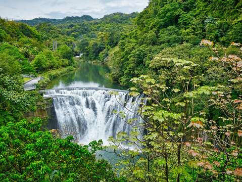 十分瀑布园区5月1日至9月30日延长开园时间至下午6时。