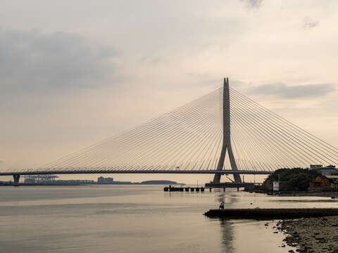 路線串聯淡江大橋，帶領民眾以全新視角遠眺壯麗的橋體與落日餘暉。