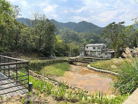 平溪观音岩步道步道周边环境清幽，适合放慢脚步散步。