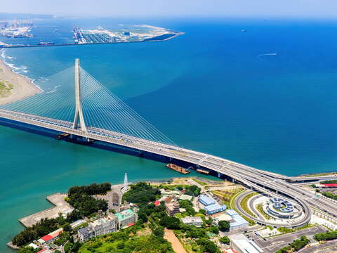 随着淡江大桥、三莺捷运线及新北大巨蛋等重大建设陆续推进，新北将整合周边景点资源，开启区域观光发展新轴线。