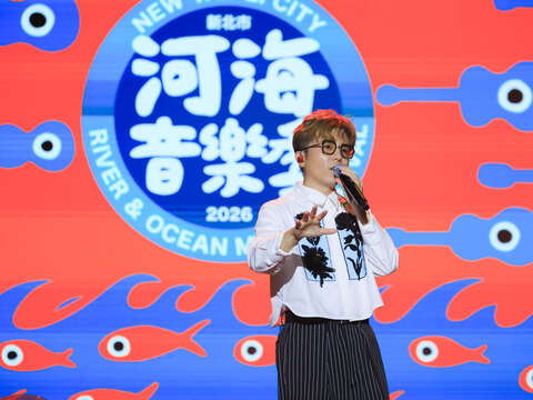 「小宇 宋念宇」以細膩且極具辨識度的R&B嗓音呈現豐富而多變的音樂魅力。