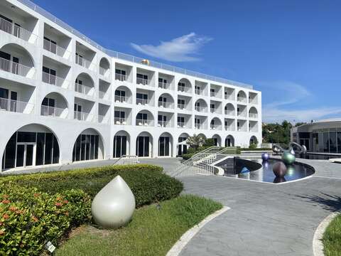 走访钻石级绿建筑沪尾艺文休闲园区，感受建筑美学与永续绿色旅游理念。