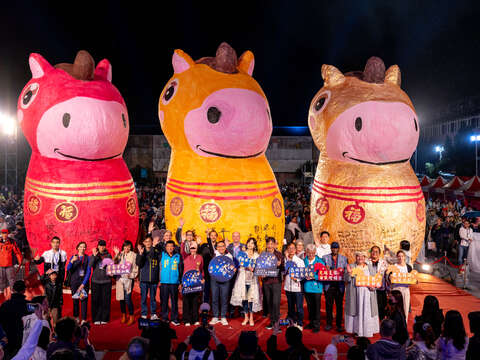 2026新北市平溪天燈節結合馬年意象，設計5盞馬年造型主燈祝福眾人「馬驫奔騰」、「龍馬精神」。