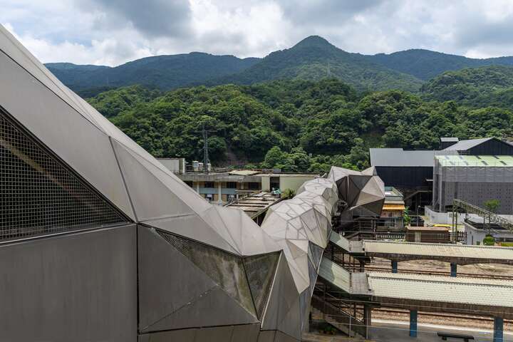 2025年修繕完成後的貓橋與瑞三整煤場