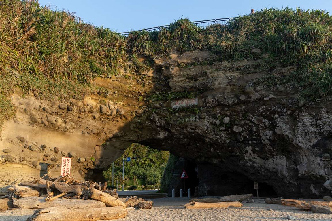 夕陽下的石門洞