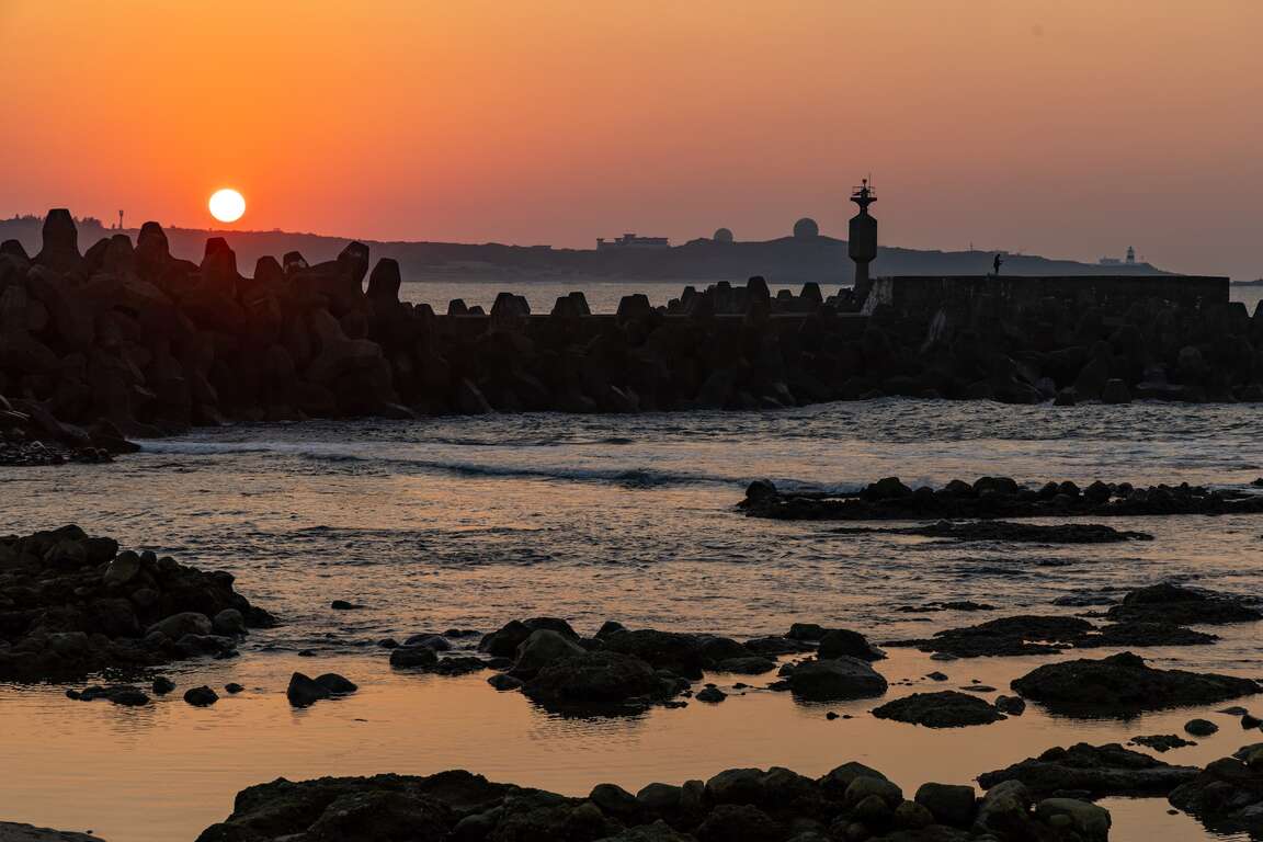 夕陽下的石門漁港、富貴角燈塔