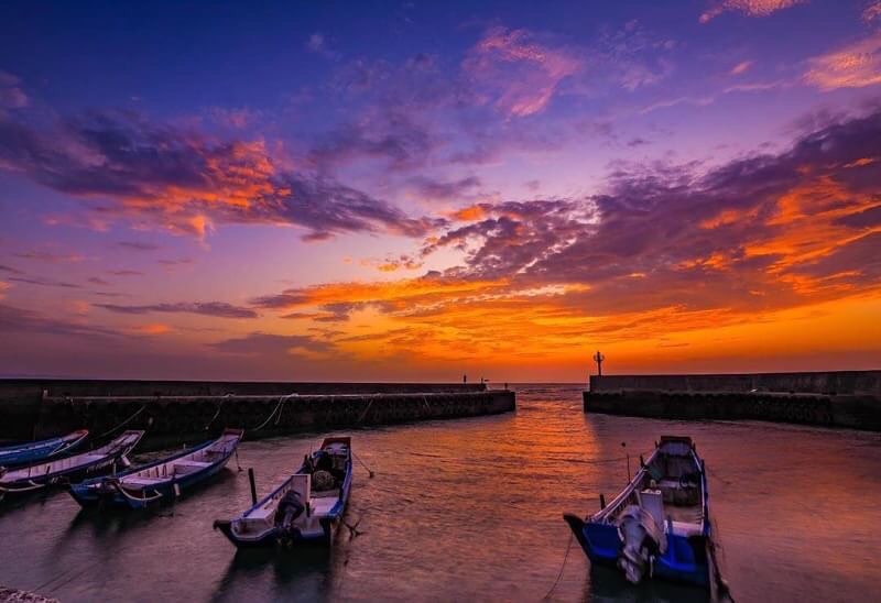 静かで淡水の穴場 #六塊厝漁港、まだ観光客が多くないので、ゆっくりとすることができ、夕日を楽しみながら記念写真を撮るのに適していると思います。